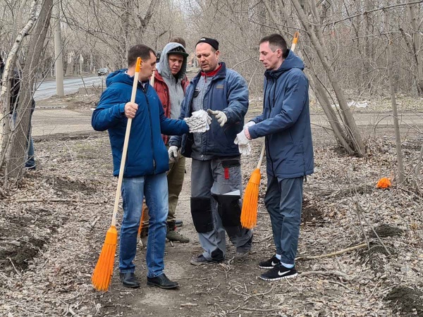 Субботник в "Карьерных машинах"